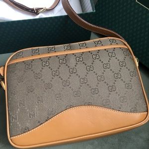 100% Authentic Vintage Gucci Crossbody / camerabag